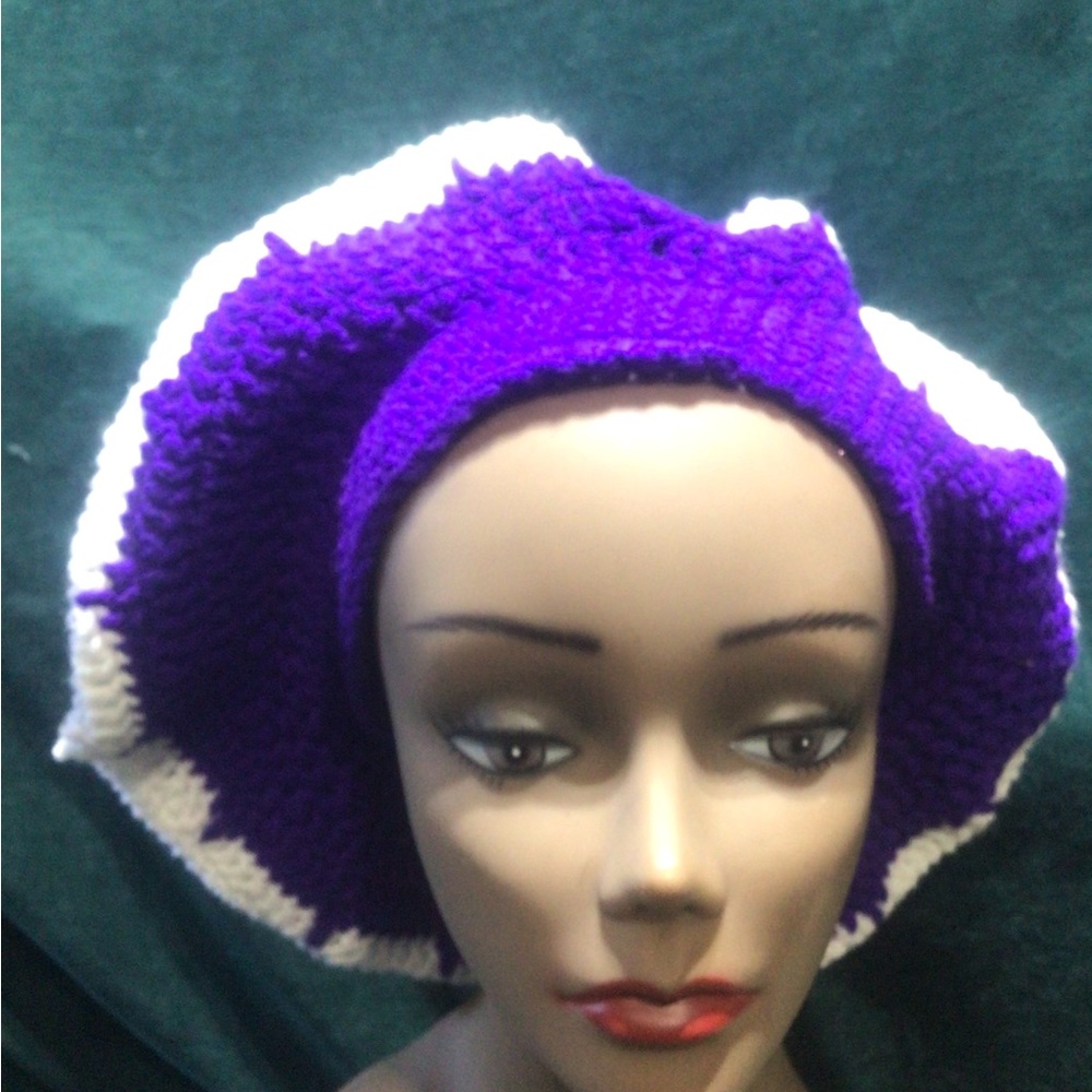 Handcrafted hat - Picture 3 of 3